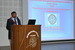 dr-sanjeev-sharma-addressing